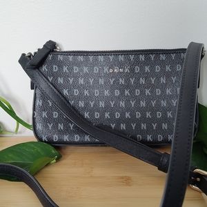 💕 2/20 💕 DKNY Crossbody bag